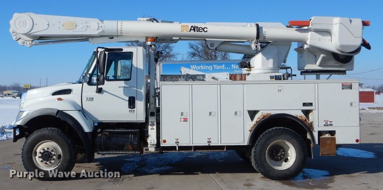 image for item DH6962 2007 International 7300 bucket truck