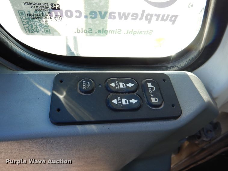 image for item DH6962 2007 International 7300 bucket truck