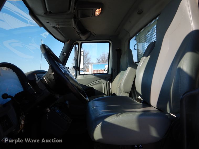 image for item DH6962 2007 International 7300 bucket truck