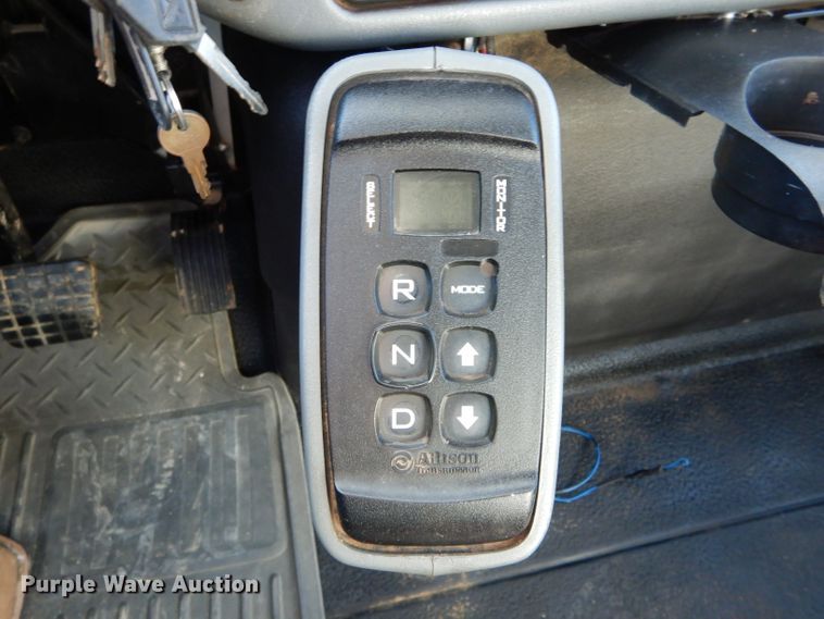 image for item DH6962 2007 International 7300 bucket truck