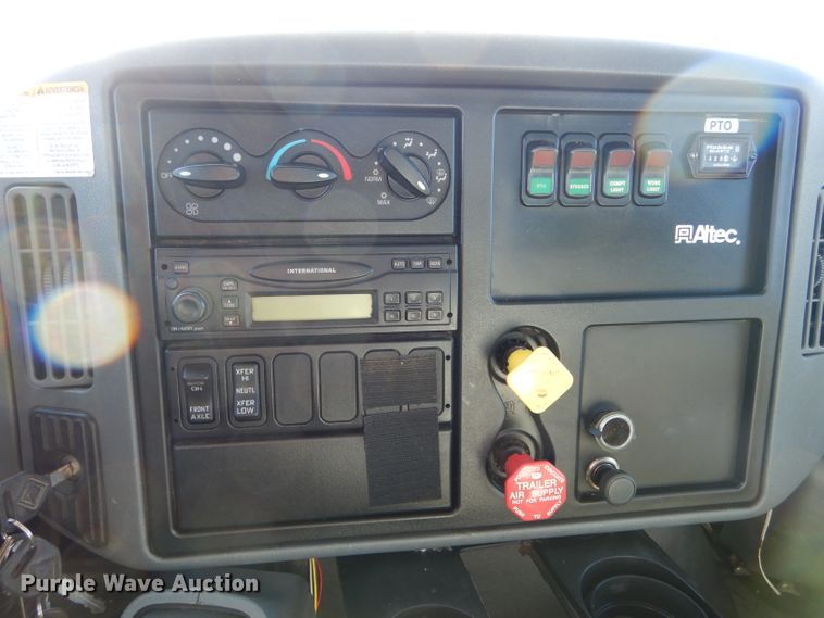 image for item DH6962 2007 International 7300 bucket truck