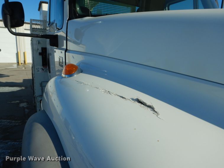 image for item DH6962 2007 International 7300 bucket truck