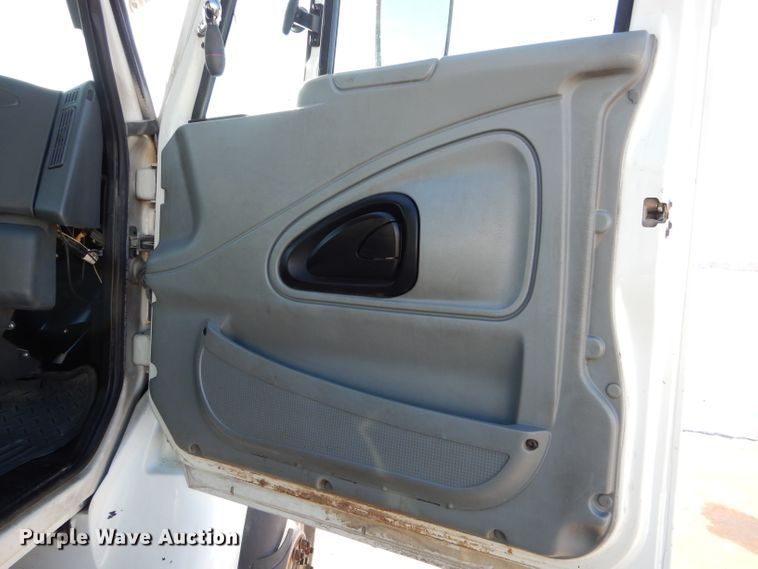 image for item DH6962 2007 International 7300 bucket truck