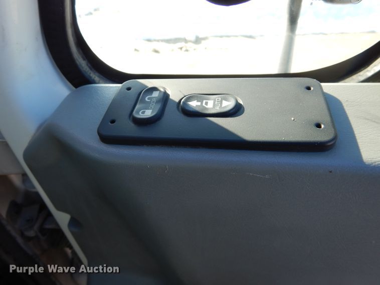 image for item DH6962 2007 International 7300 bucket truck