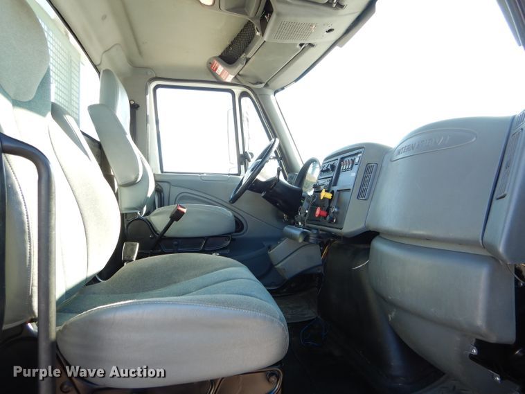 image for item DH6962 2007 International 7300 bucket truck