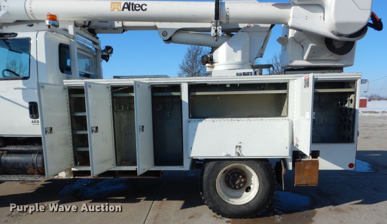 image for item DH6962 2007 International 7300 bucket truck