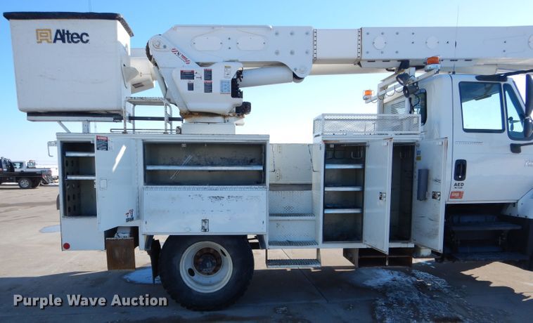 image for item DH6962 2007 International 7300 bucket truck