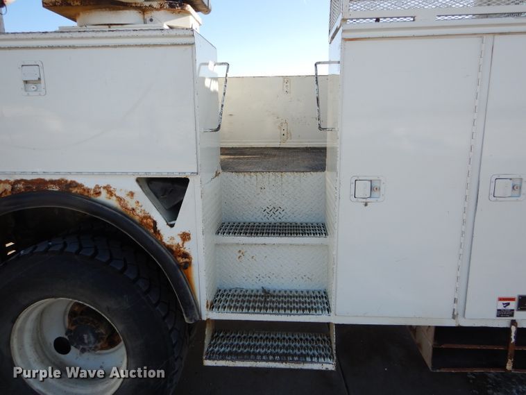image for item DH6962 2007 International 7300 bucket truck