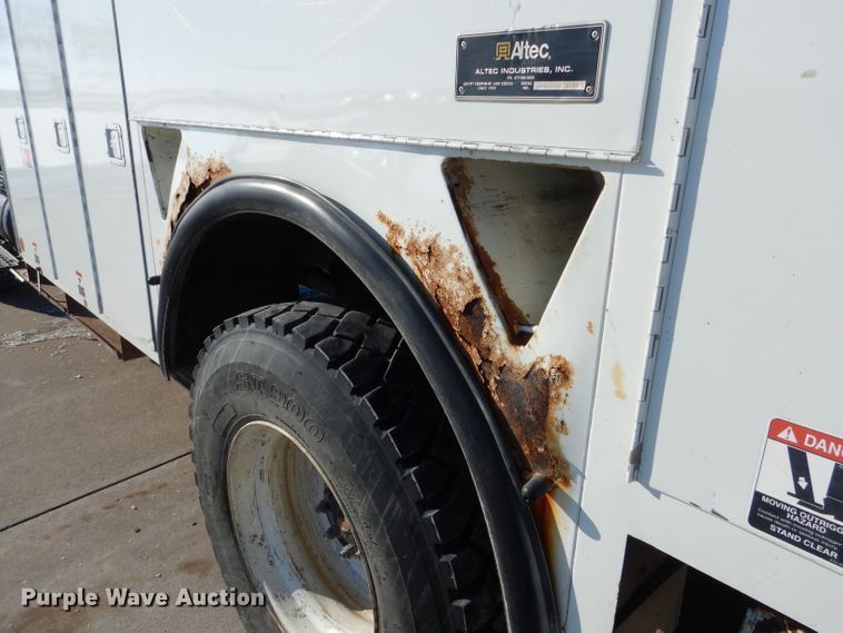 image for item DH6962 2007 International 7300 bucket truck