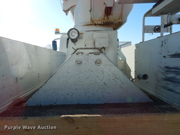 image for item DH6962 2007 International 7300 bucket truck