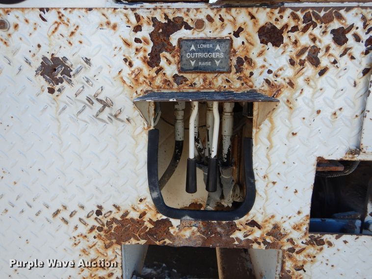 image for item DH6962 2007 International 7300 bucket truck