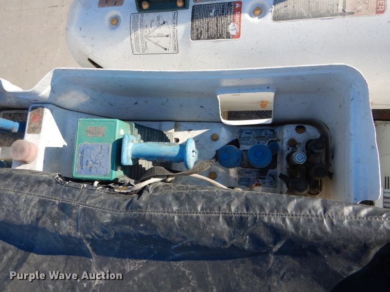 image for item DH6962 2007 International 7300 bucket truck