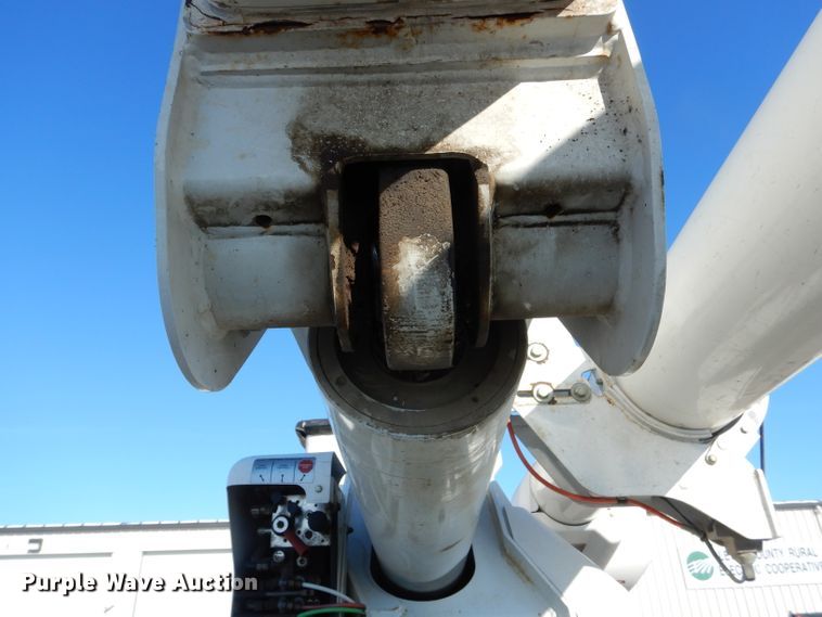 image for item DH6962 2007 International 7300 bucket truck