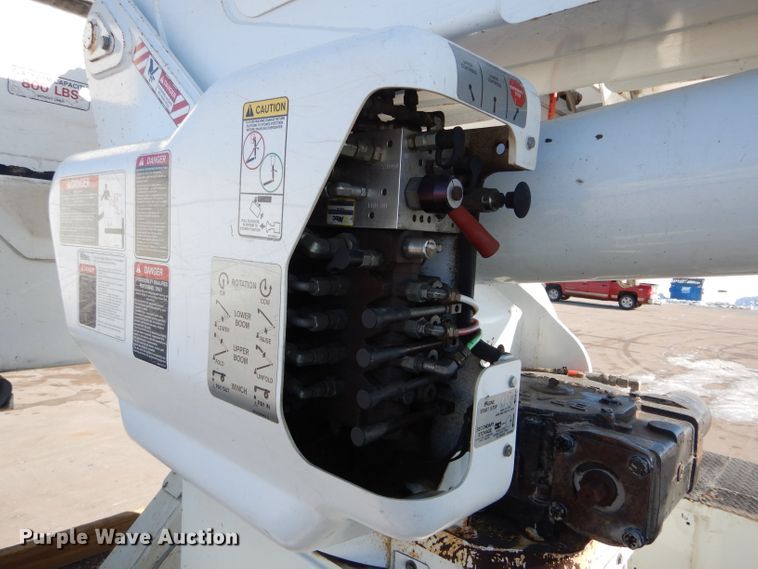 image for item DH6962 2007 International 7300 bucket truck