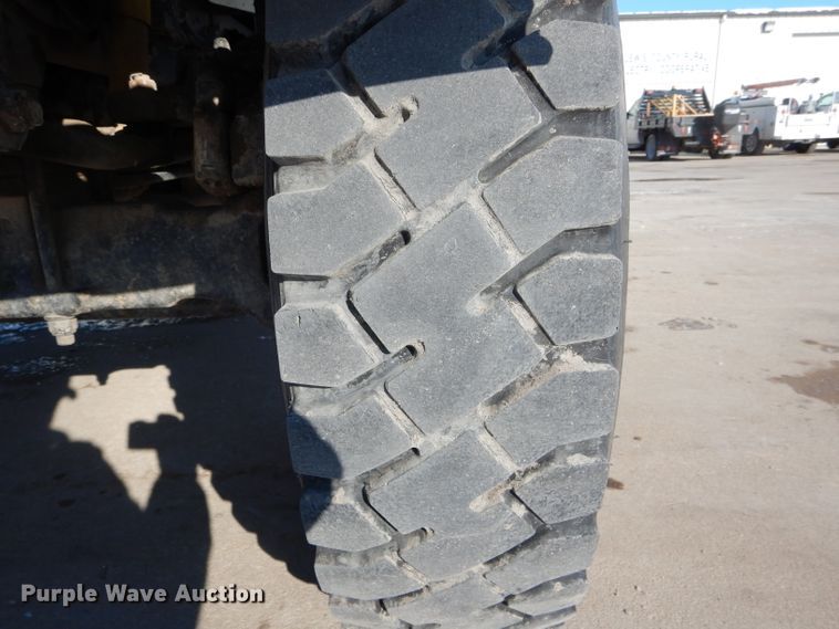 image for item DH6962 2007 International 7300 bucket truck