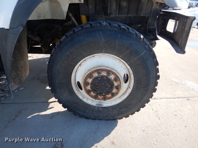 image for item DH6962 2007 International 7300 bucket truck