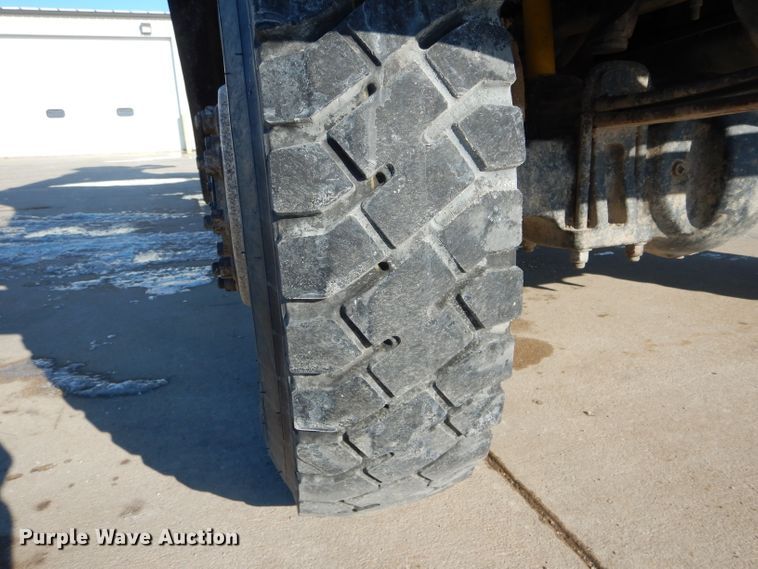 image for item DH6962 2007 International 7300 bucket truck