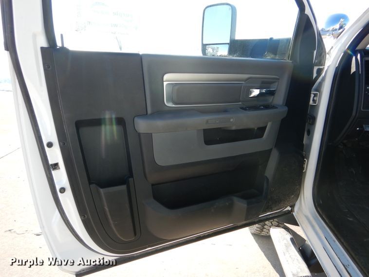 image for item DH6963 2013 Dodge Ram 5500 bucket truck