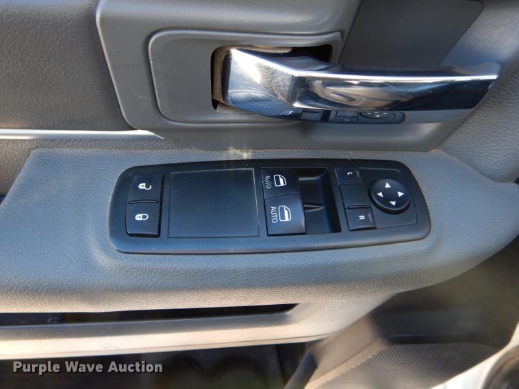 image for item DH6963 2013 Dodge Ram 5500 bucket truck