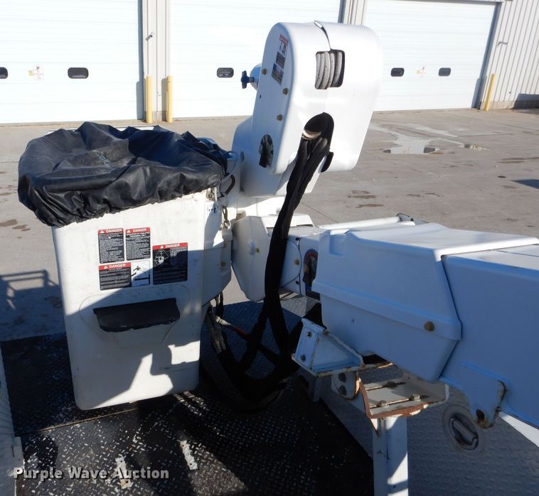 image for item DH6963 2013 Dodge Ram 5500 bucket truck