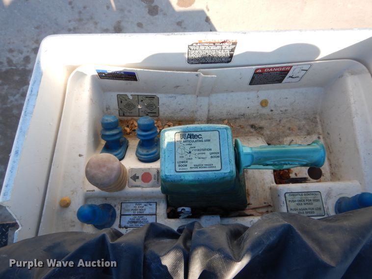 image for item DH6963 2013 Dodge Ram 5500 bucket truck