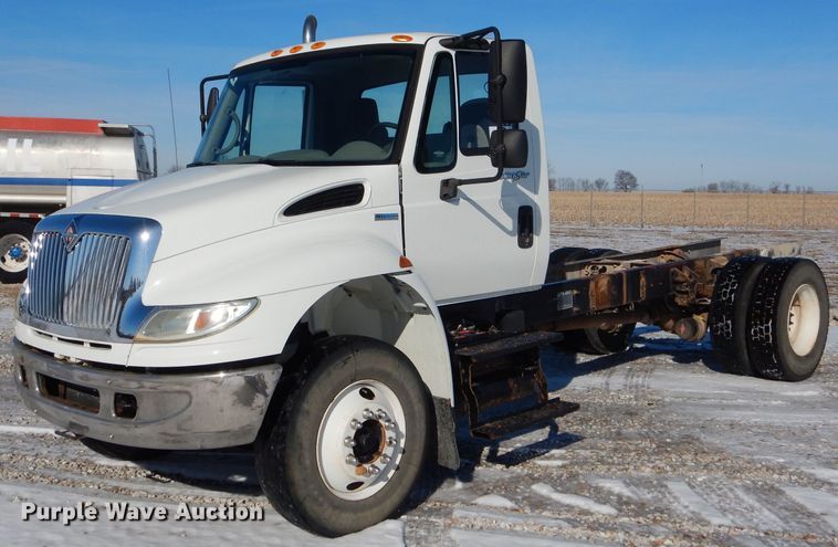 image for item DH6969 2008 International DuraStar 4400 truck cab and chassis