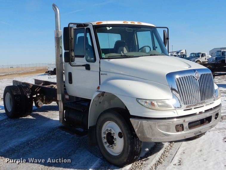 image for item DH6969 2008 International DuraStar 4400 truck cab and chassis