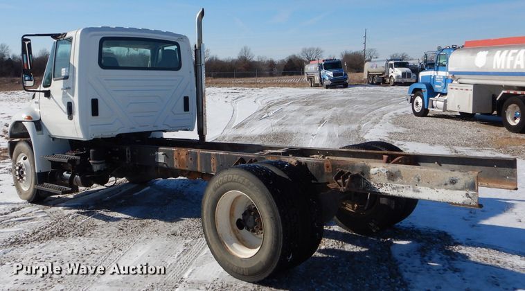 image for item DH6969 2008 International DuraStar 4400 truck cab and chassis