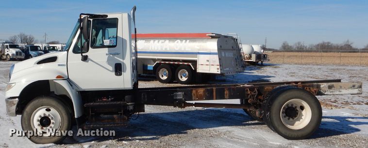 image for item DH6969 2008 International DuraStar 4400 truck cab and chassis