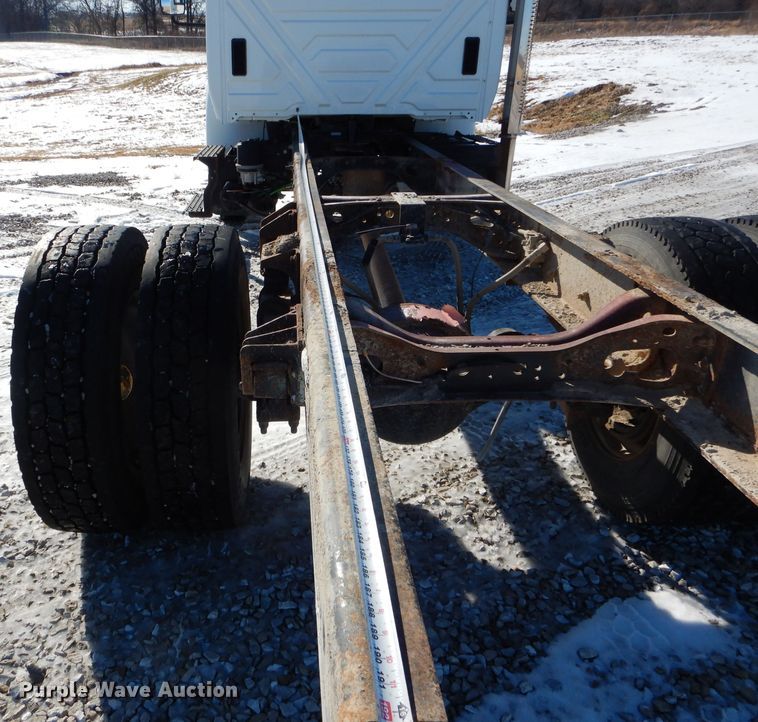 image for item DH6969 2008 International DuraStar 4400 truck cab and chassis