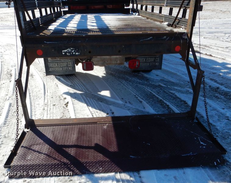 image for item DH6974 2000 Ford F550 Super Duty flatbed truck