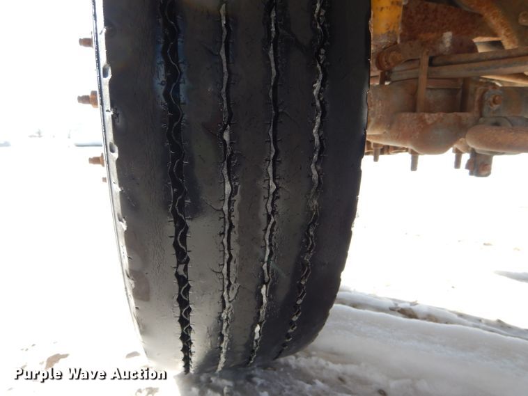 image for item DH6974 2000 Ford F550 Super Duty flatbed truck