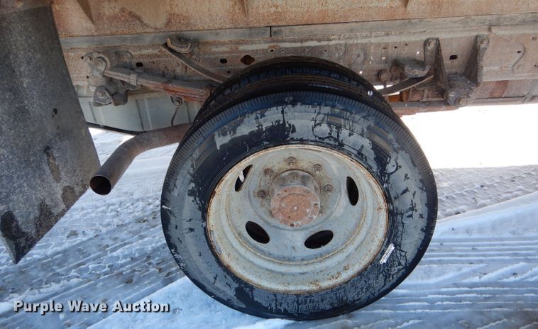 image for item DH6974 2000 Ford F550 Super Duty flatbed truck