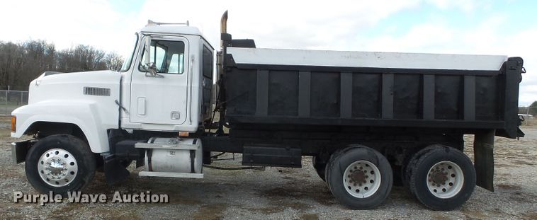 image for item DH7831 1996 Mack CH600 dump truck