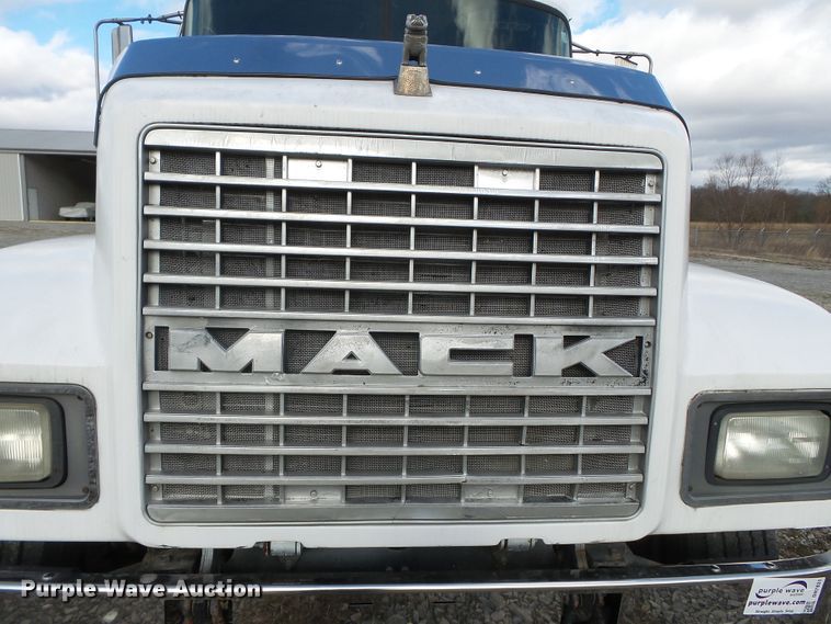 image for item DH7831 1996 Mack CH600 dump truck