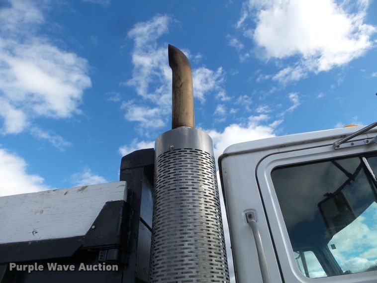 image for item DH7831 1996 Mack CH600 dump truck