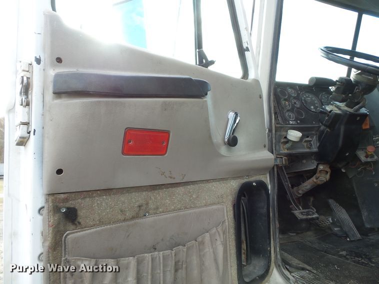 image for item DH7831 1996 Mack CH600 dump truck