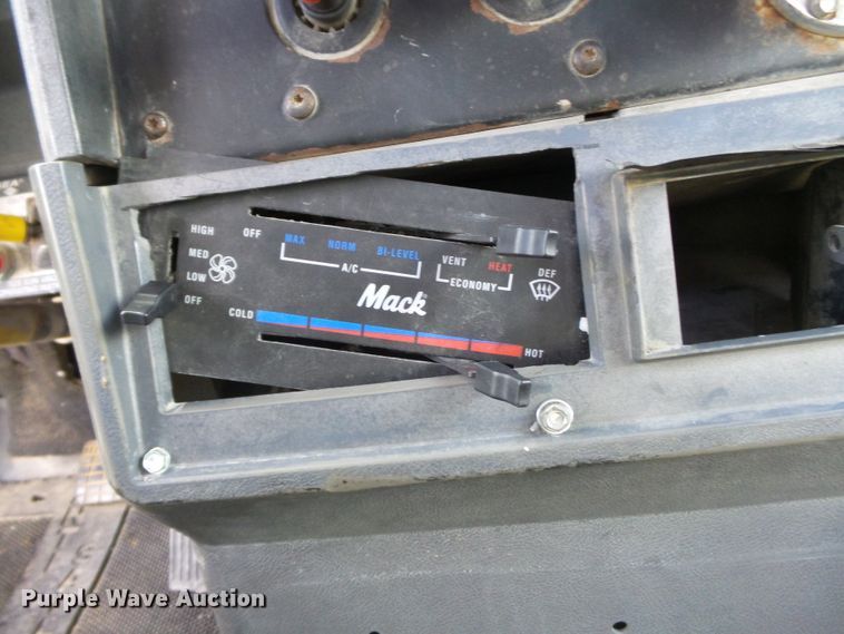 image for item DH7831 1996 Mack CH600 dump truck