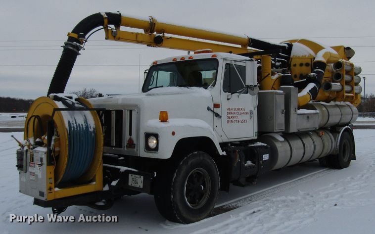 image for item DH8322 2000 International 2554 hydra vacuum truck