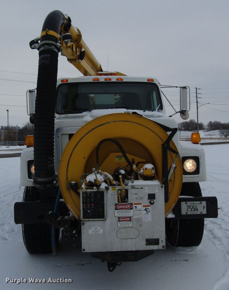 image for item DH8322 2000 International 2554 hydra vacuum truck