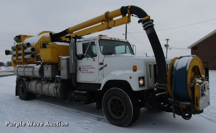 image for item DH8322 2000 International 2554 hydra vacuum truck