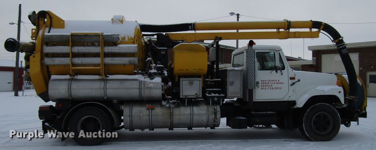 image for item DH8322 2000 International 2554 hydra vacuum truck
