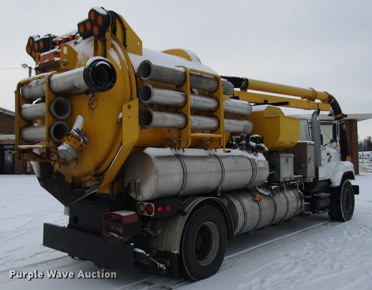 image for item DH8322 2000 International 2554 hydra vacuum truck