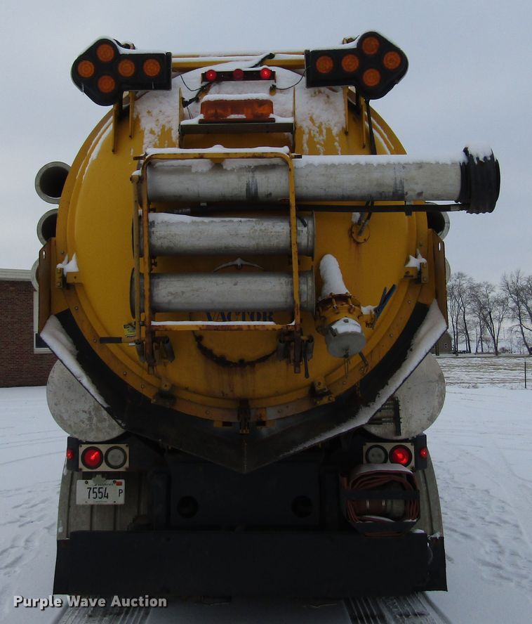 image for item DH8322 2000 International 2554 hydra vacuum truck