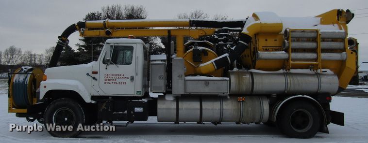 image for item DH8322 2000 International 2554 hydra vacuum truck