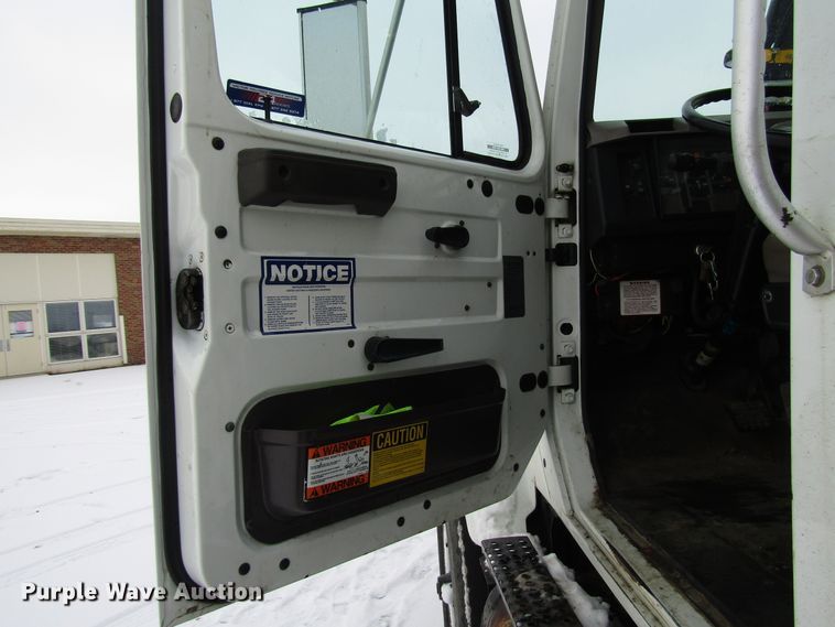 image for item DH8322 2000 International 2554 hydra vacuum truck