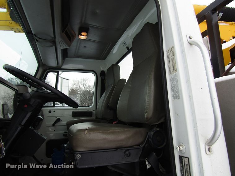 image for item DH8322 2000 International 2554 hydra vacuum truck