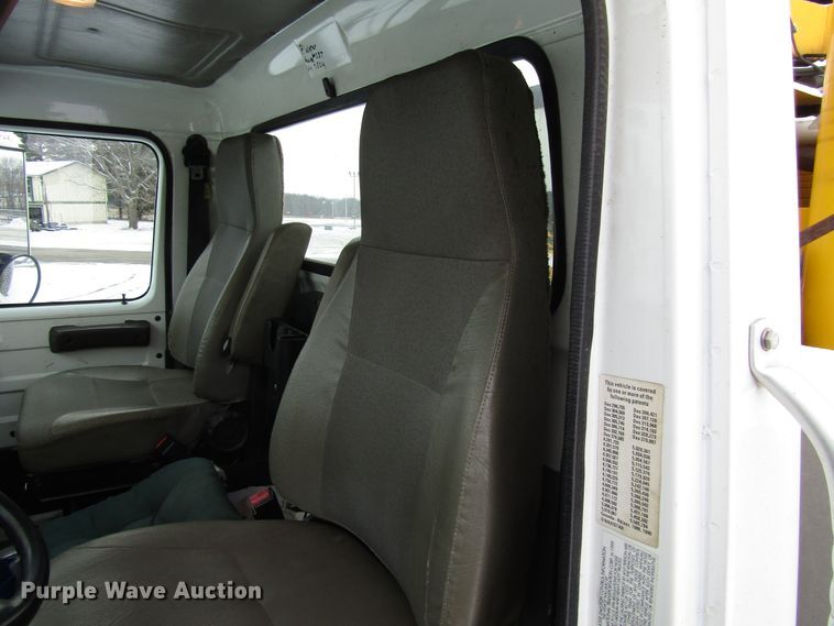 image for item DH8322 2000 International 2554 hydra vacuum truck