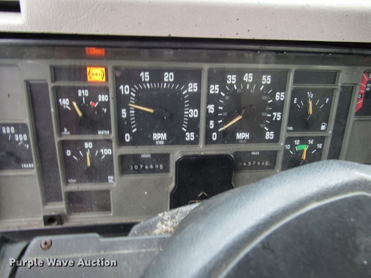 image for item DH8322 2000 International 2554 hydra vacuum truck