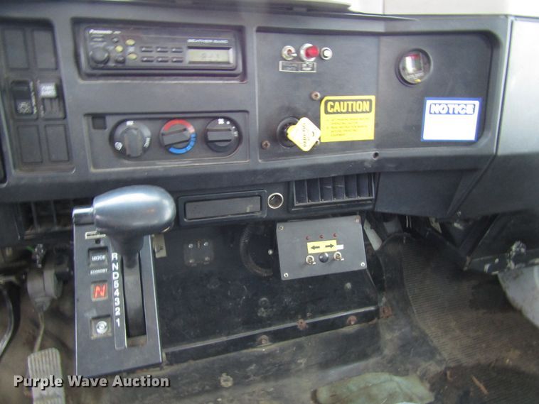 image for item DH8322 2000 International 2554 hydra vacuum truck